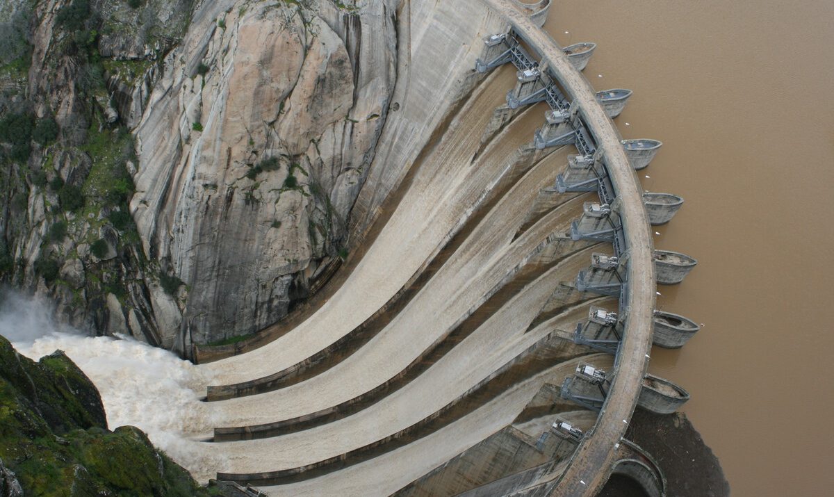 Qué es la energía hidráulica y qué es la hidroeléctrica: así funciona la generación de electricidad a partir del agua.
